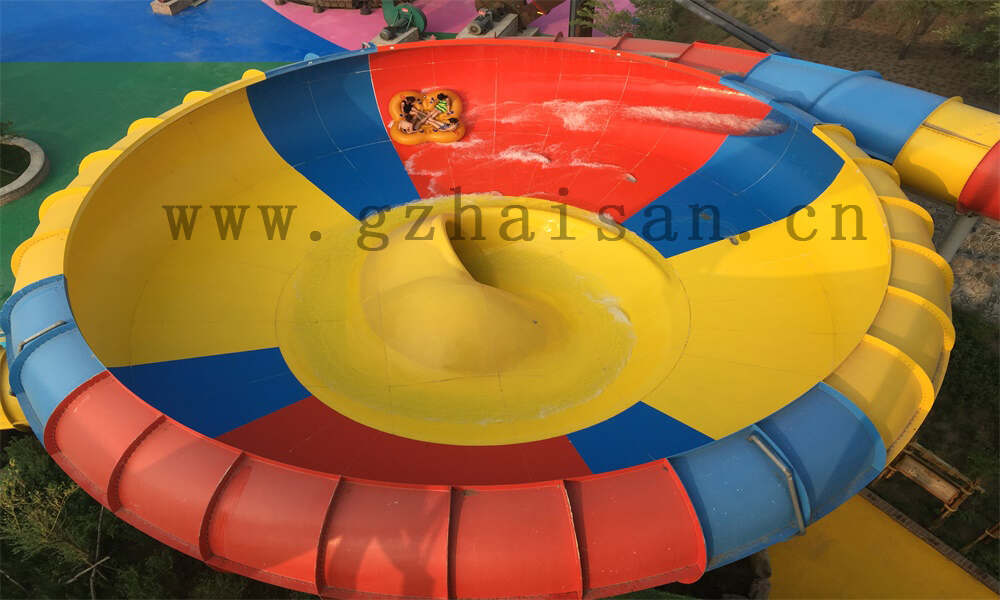 水上乐园规划中的安全设施如何保证游客安全?